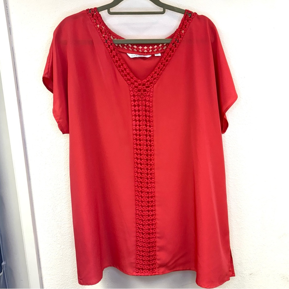 Isaac Mizrahi Live! Vibrant Coral lightweight Blouse, lace details, size XL